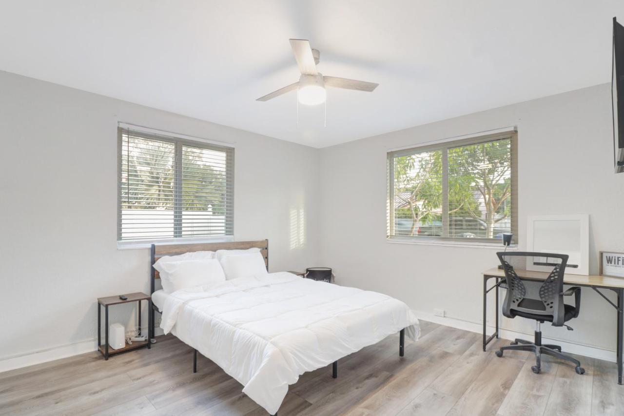 Spacious And Luxurious Home Centrally Located Between Miami And Ft. Lauderdale Miramar Exterior foto