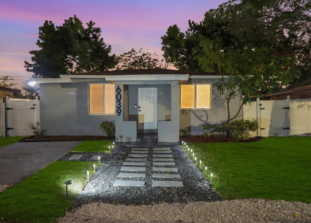 Spacious And Luxurious Home Centrally Located Between Miami And Ft. Lauderdale Miramar Exterior foto